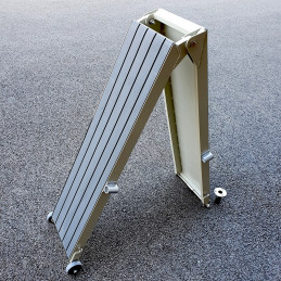Passerelle légère BASE GRISE en alu pliable - Revêtement mousse 3M