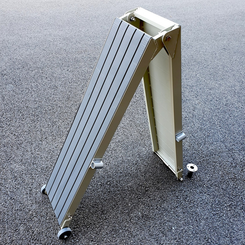 Passerelle légère BASE GRISE en alu pliable - Revêtement mousse 3M
