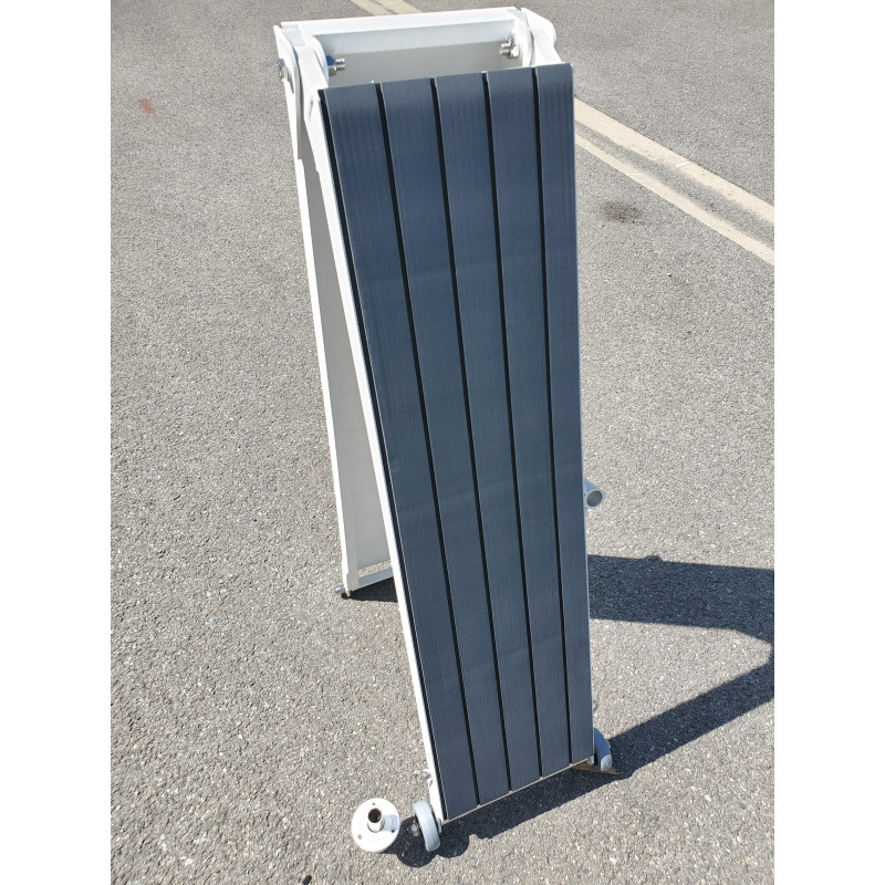 Passerelle légère blanche en alu pliable avec revêtement mousse 3M