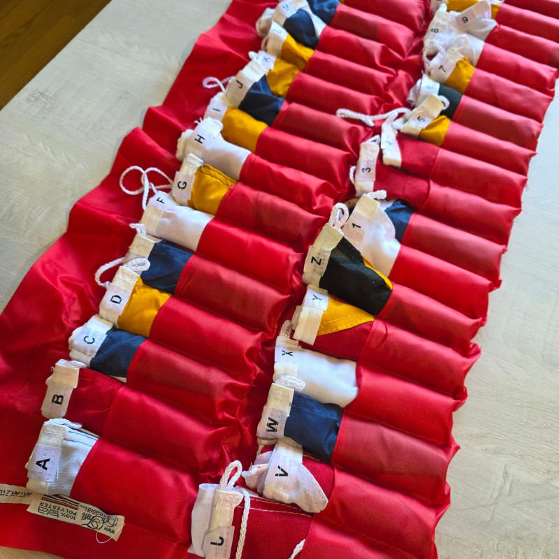 Série de 40 pavillons "Grand Pavois" avec pochette de rangement